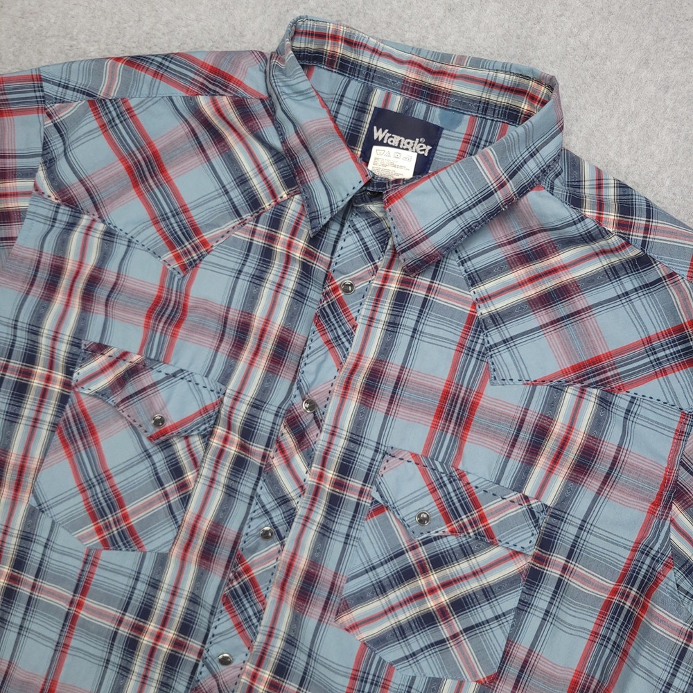 Wrangler Blue and Red Plaid Casual Button Down Shirt